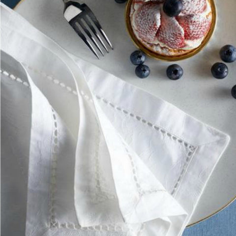 https://lynnens.com/cdn/shop/products/Acanthus_White_Placemat_Lifestyle_large.jpg?v=1602776943