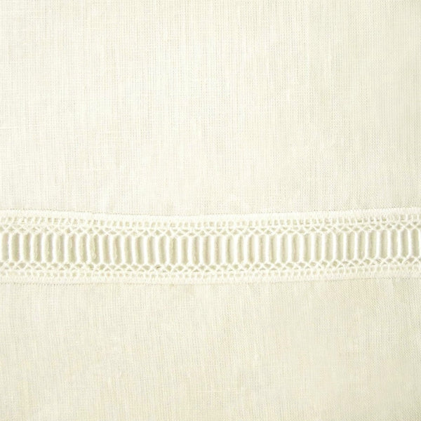 Home Treasure Doric Lace Ivory Swatch